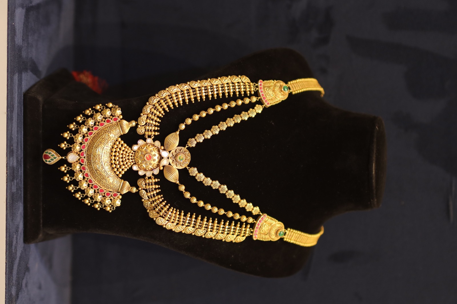 Jewellery counter view with seating at Shri Kasturi Jewellers